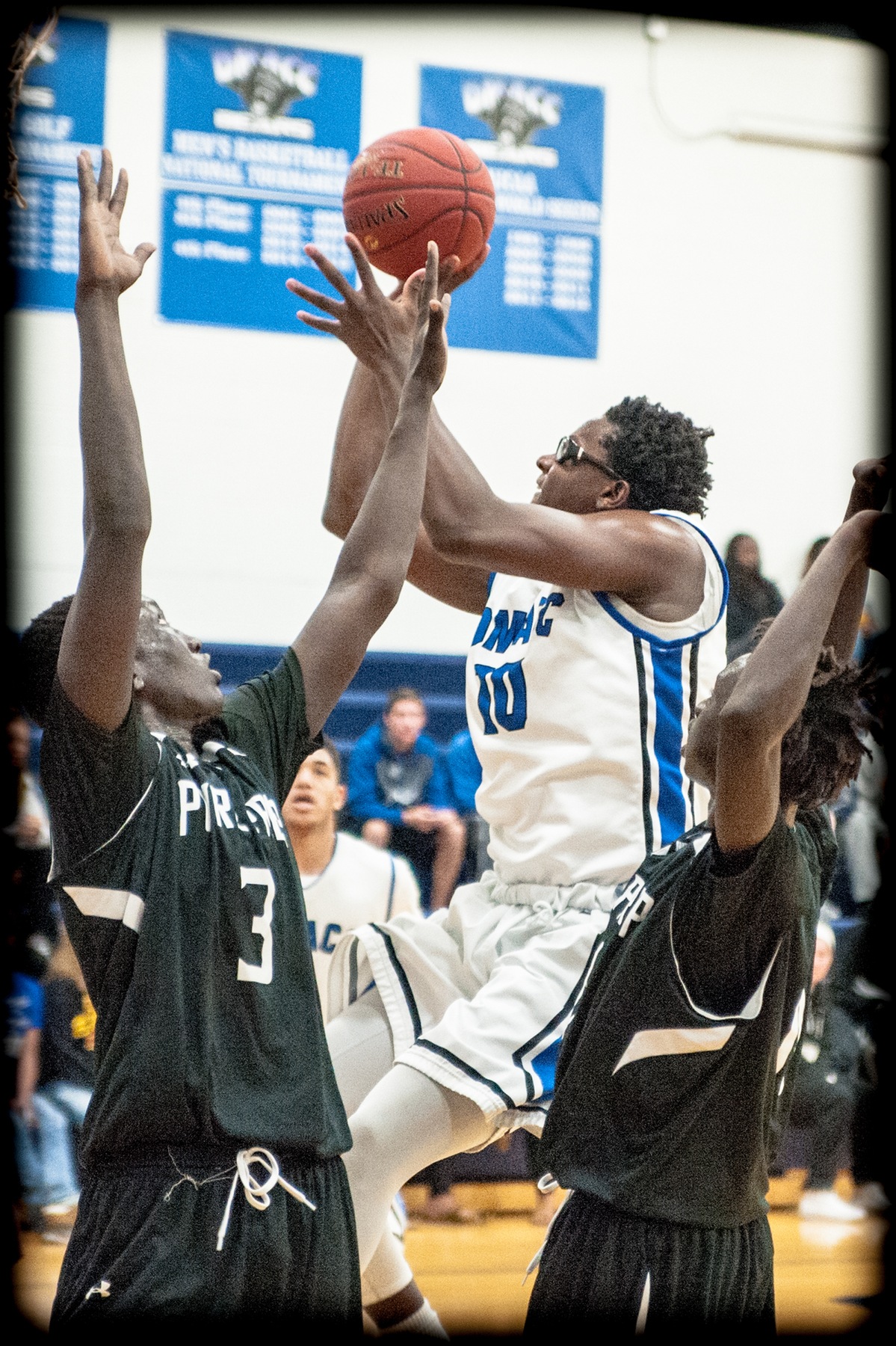DMACC Men's Basketball Team Gets Wins in its First Two Games