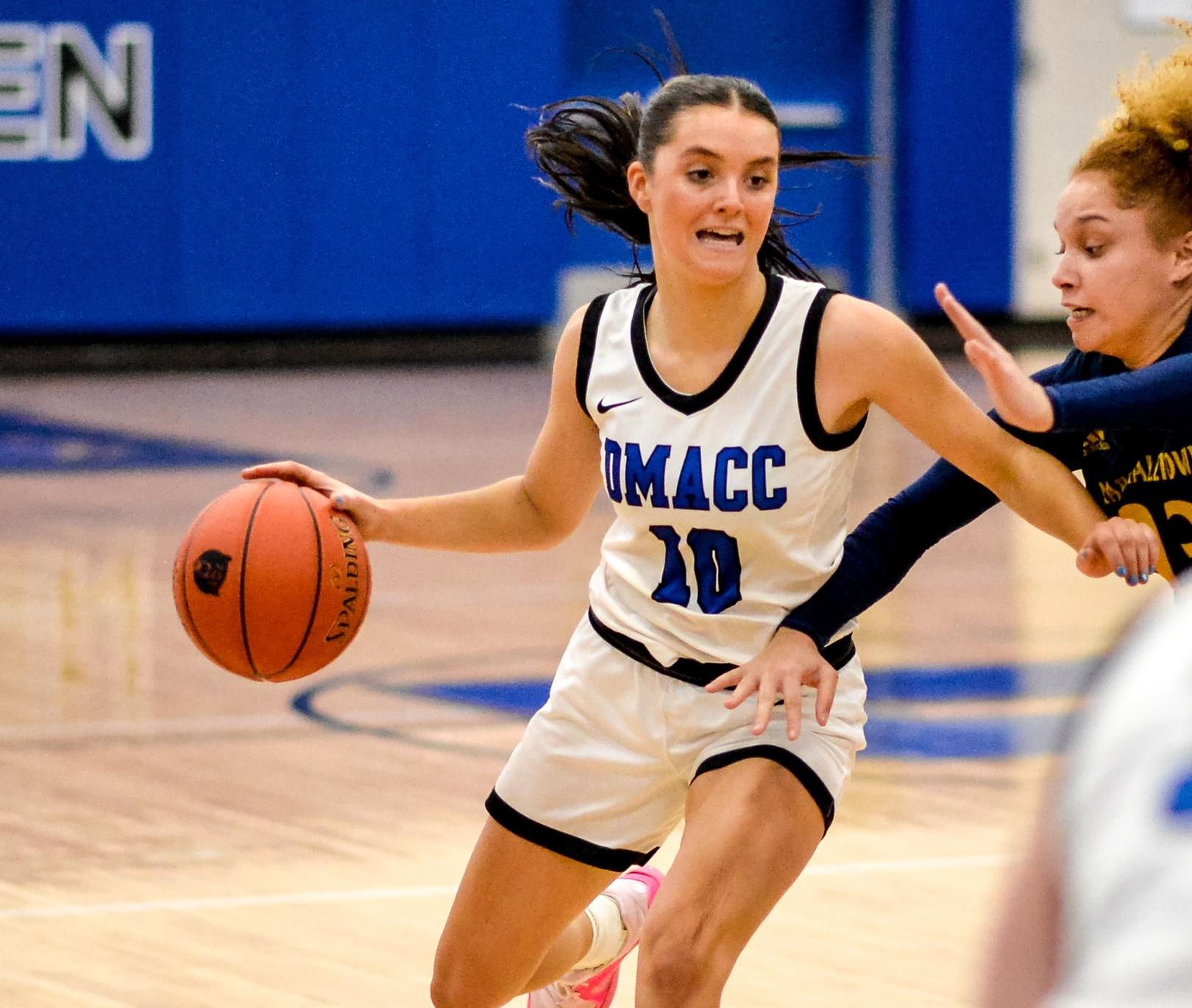 Ainley leads DMACC women's basketball past MCC, 82-58