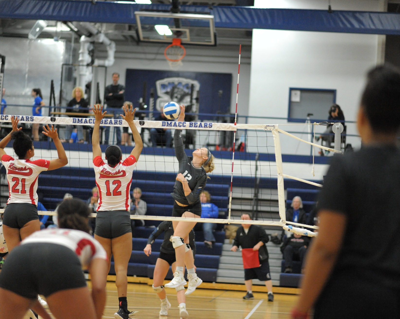 DMACC Volleyball Team Drops Three of Four Matches in DMACC Invitational