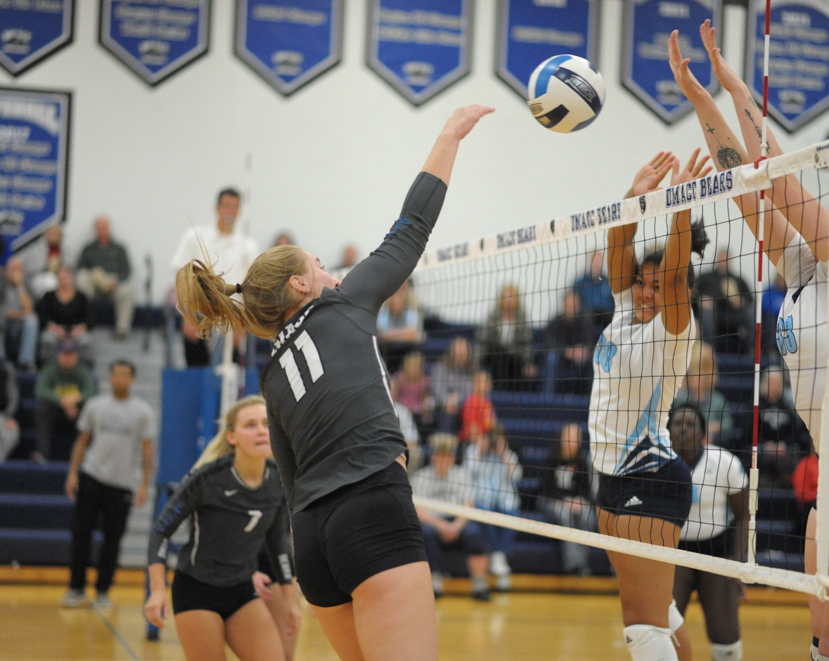 DMACC Volleyball Team Falls to Indian Hills in Regular-Season Finale, 3-0