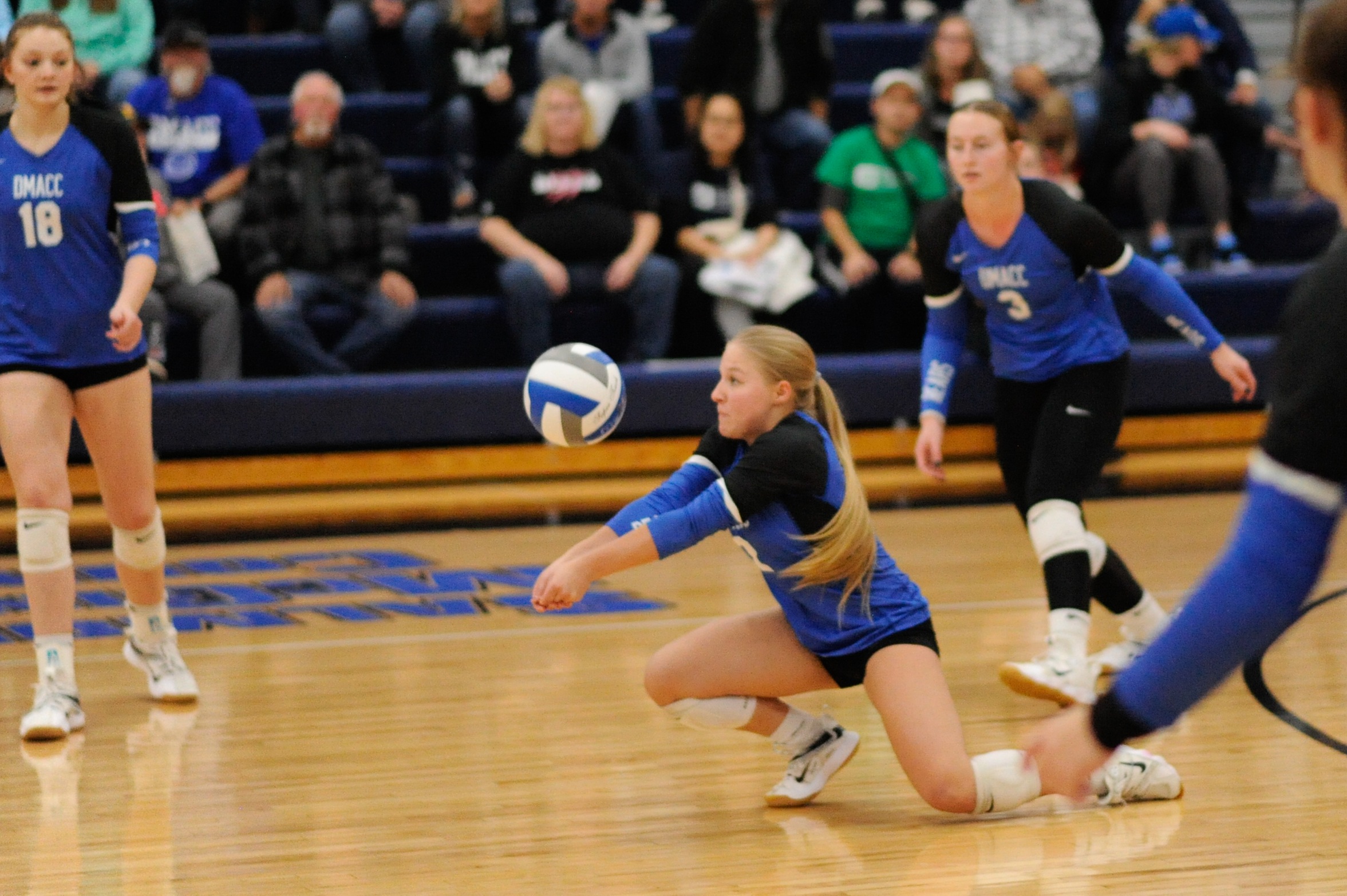 DMACC volleyball team falls to Iowa Central in Region XI Title Match