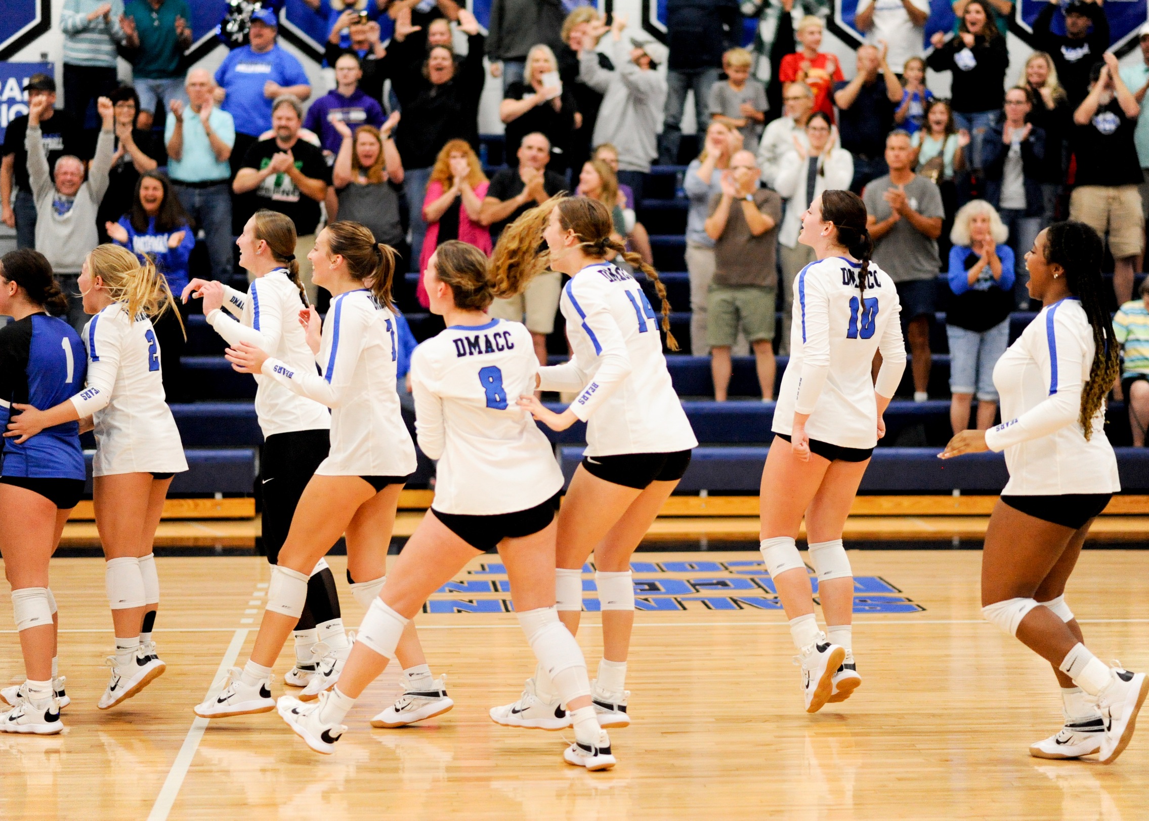DMACC volleyball team sweeps ECC to clinch a share of the ICCAC conference championship