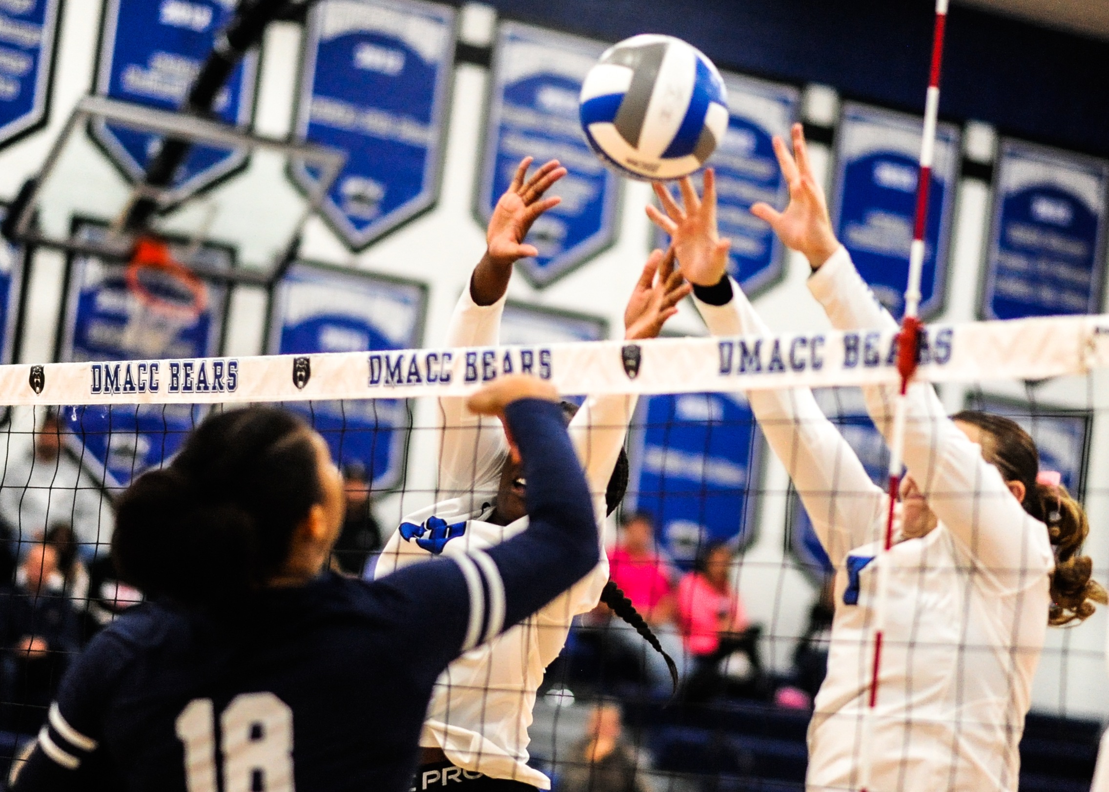 DMACC volleyball team gets two wins in Triton Volleyball Invitational