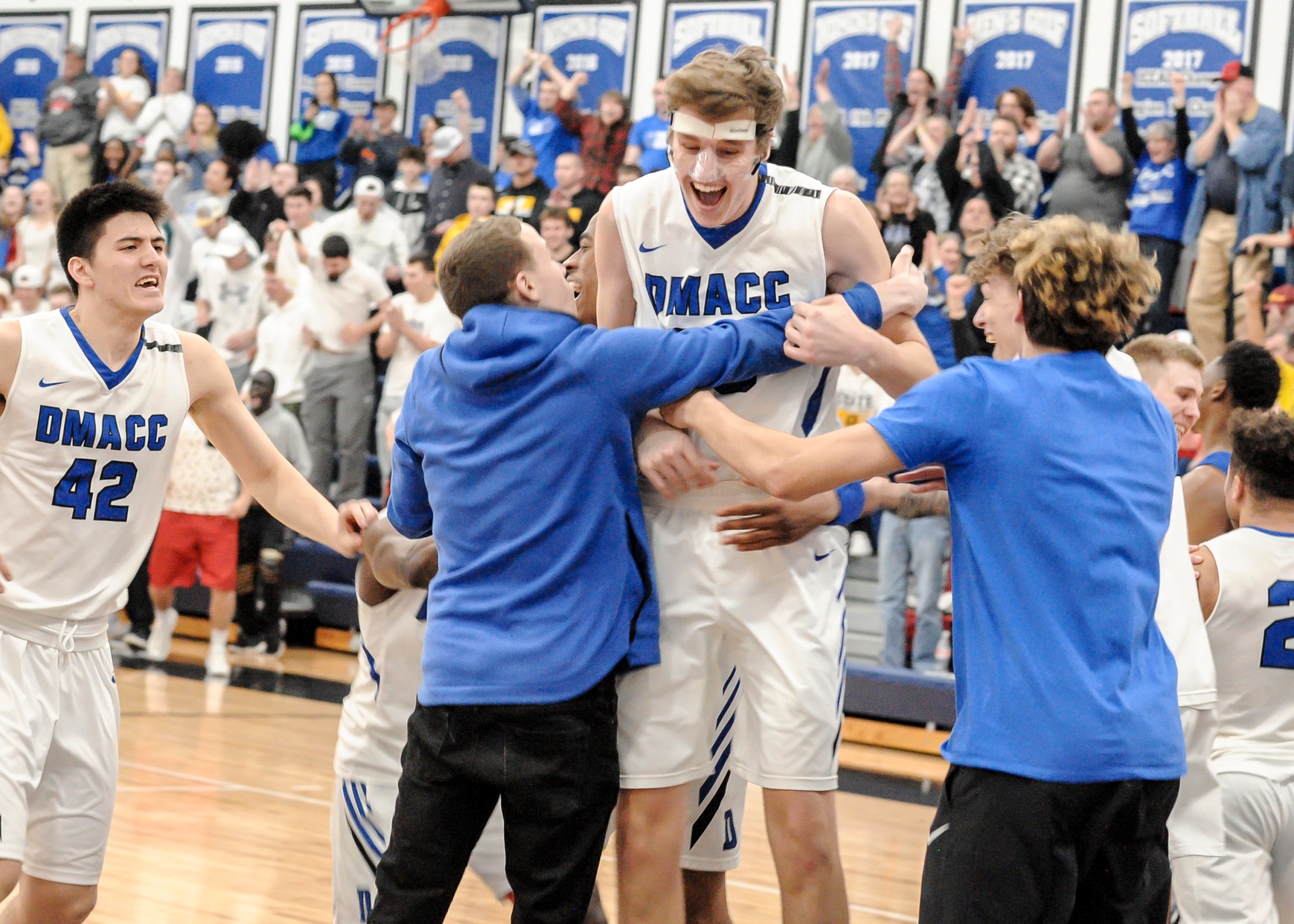 DMACC men's basketball team tops NIACC for Region XI title; advances to national tournament for first time since 2015