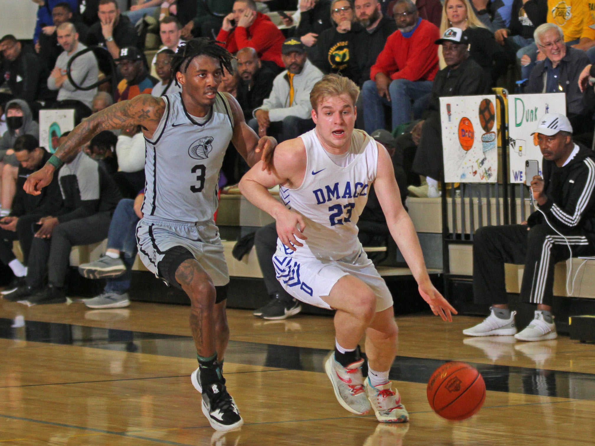 DMACC men's basketball team opens title defense with 76-59 win
