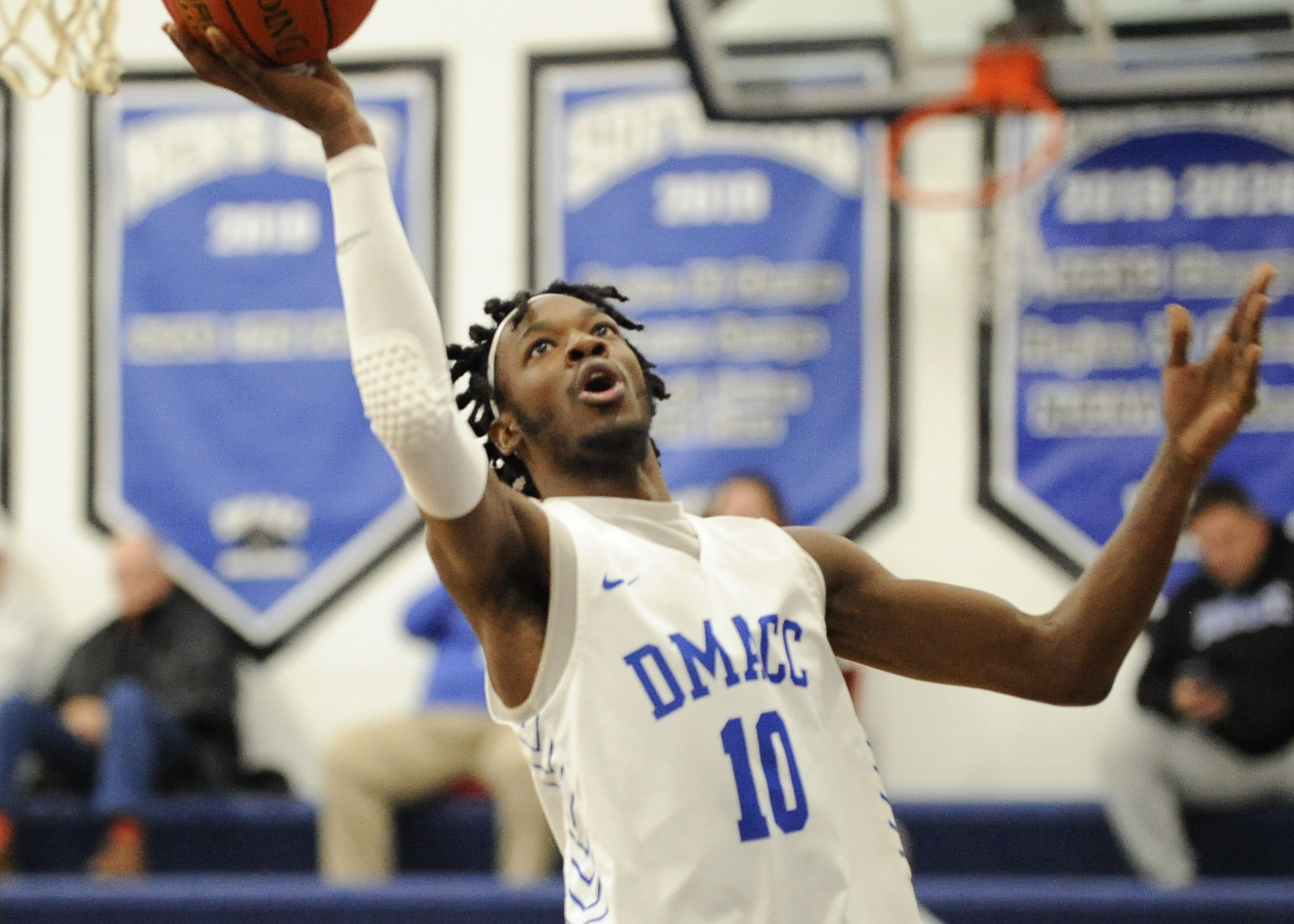 DMACC men's basketball team suffers overtime loss to KCC