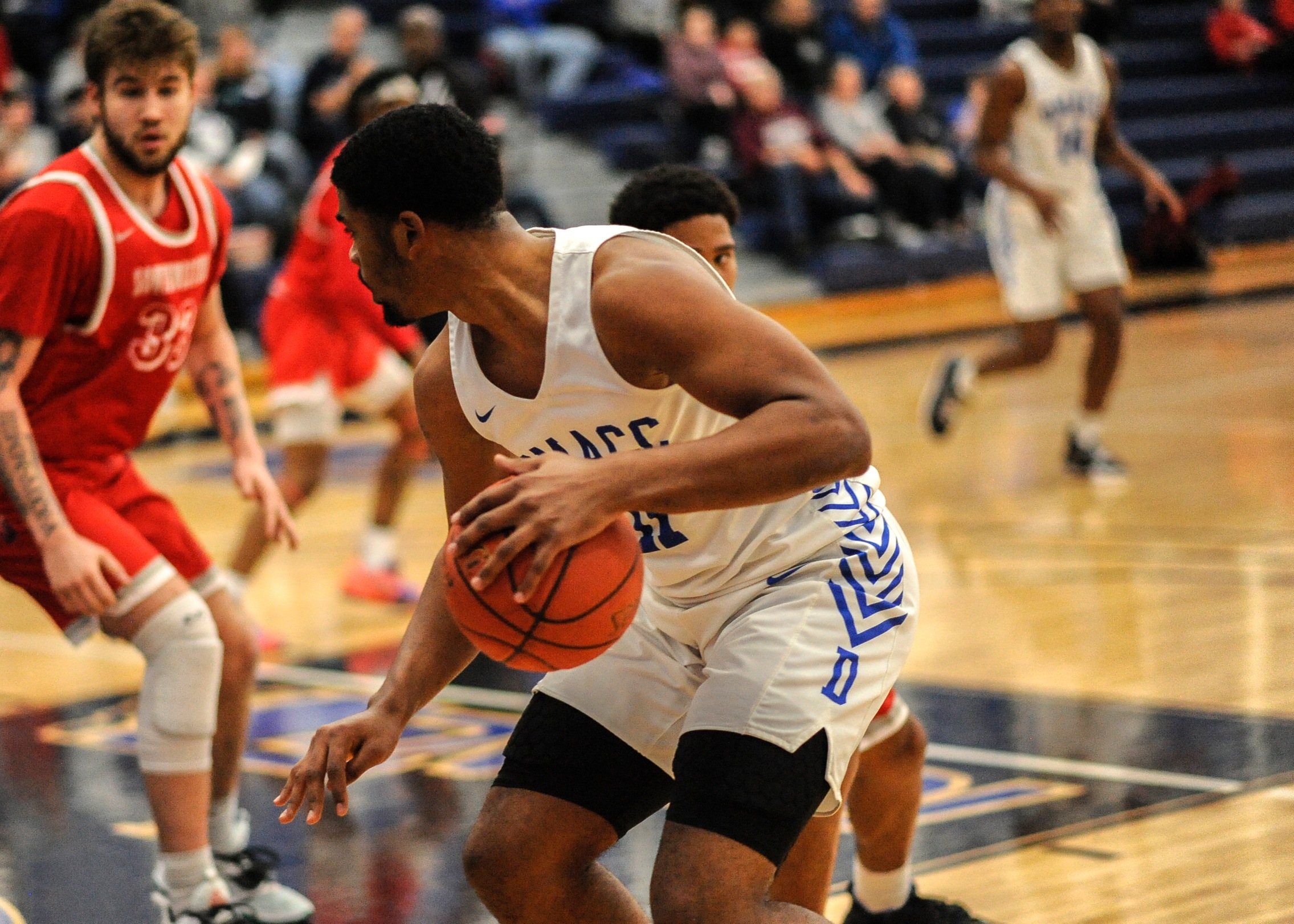 DMACC men's basketball team runs winning streak to 12 games with wins over SWCC and ILCC