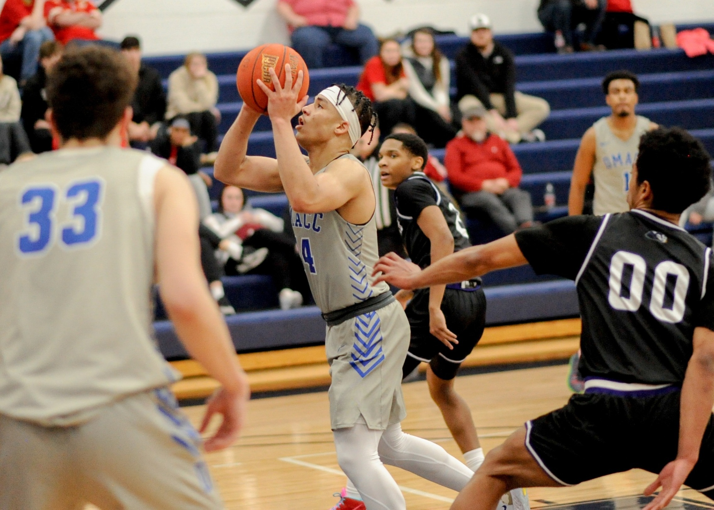 DMACC men's basketball team beats IWCC before a season-ending loss to KCC