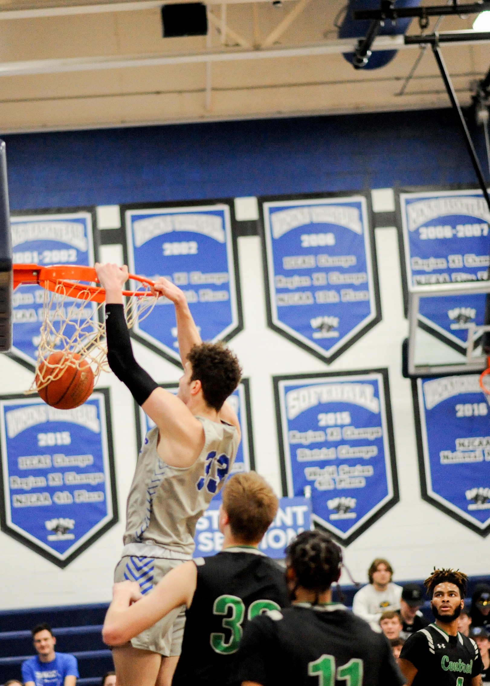 McGee's 29 points lead DMACC men's basketball team past Central (Neb.), 89-58
