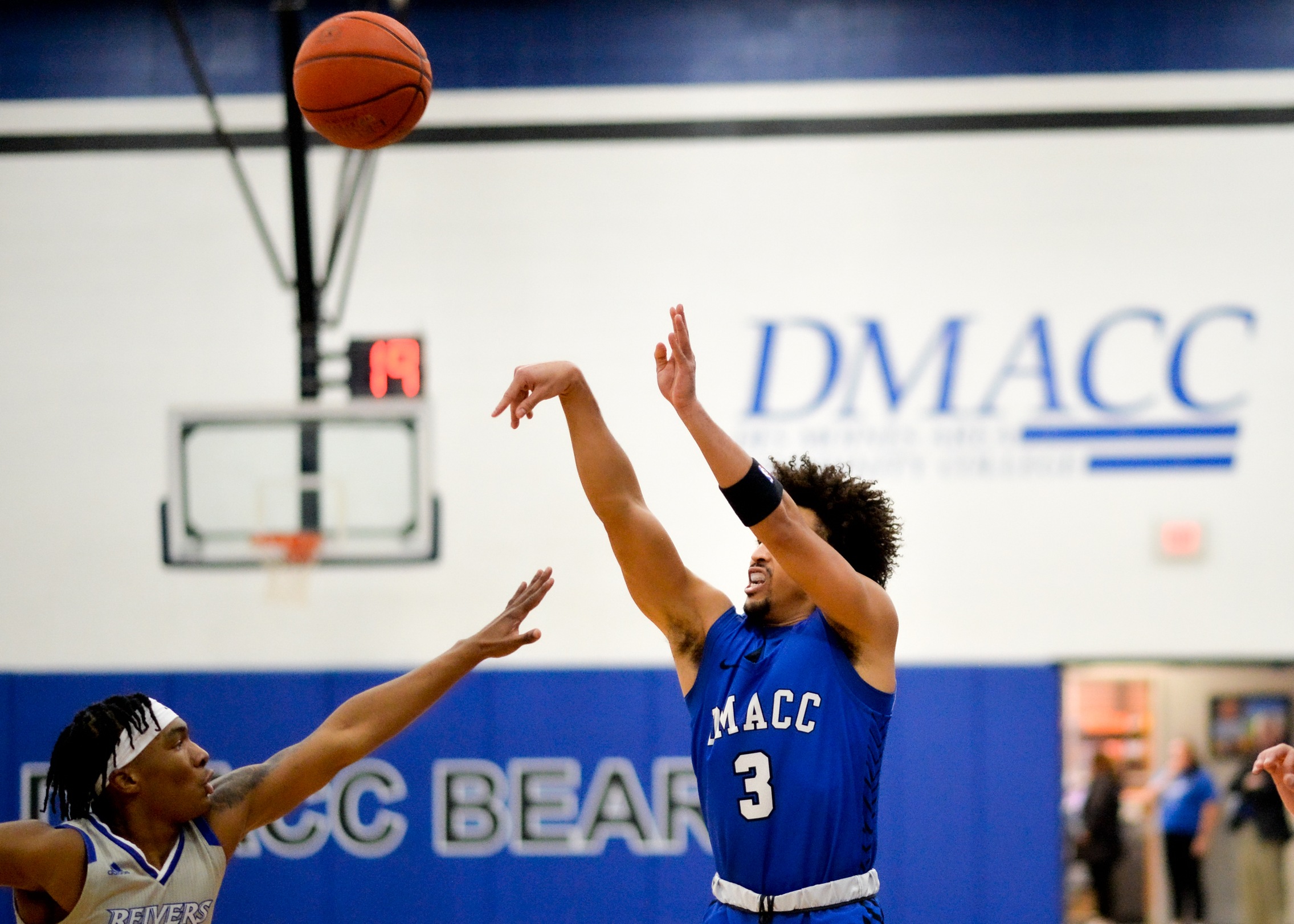 Elijah Thomas scores 23 points as DMACC men's basketball tops WITCC, 96-68