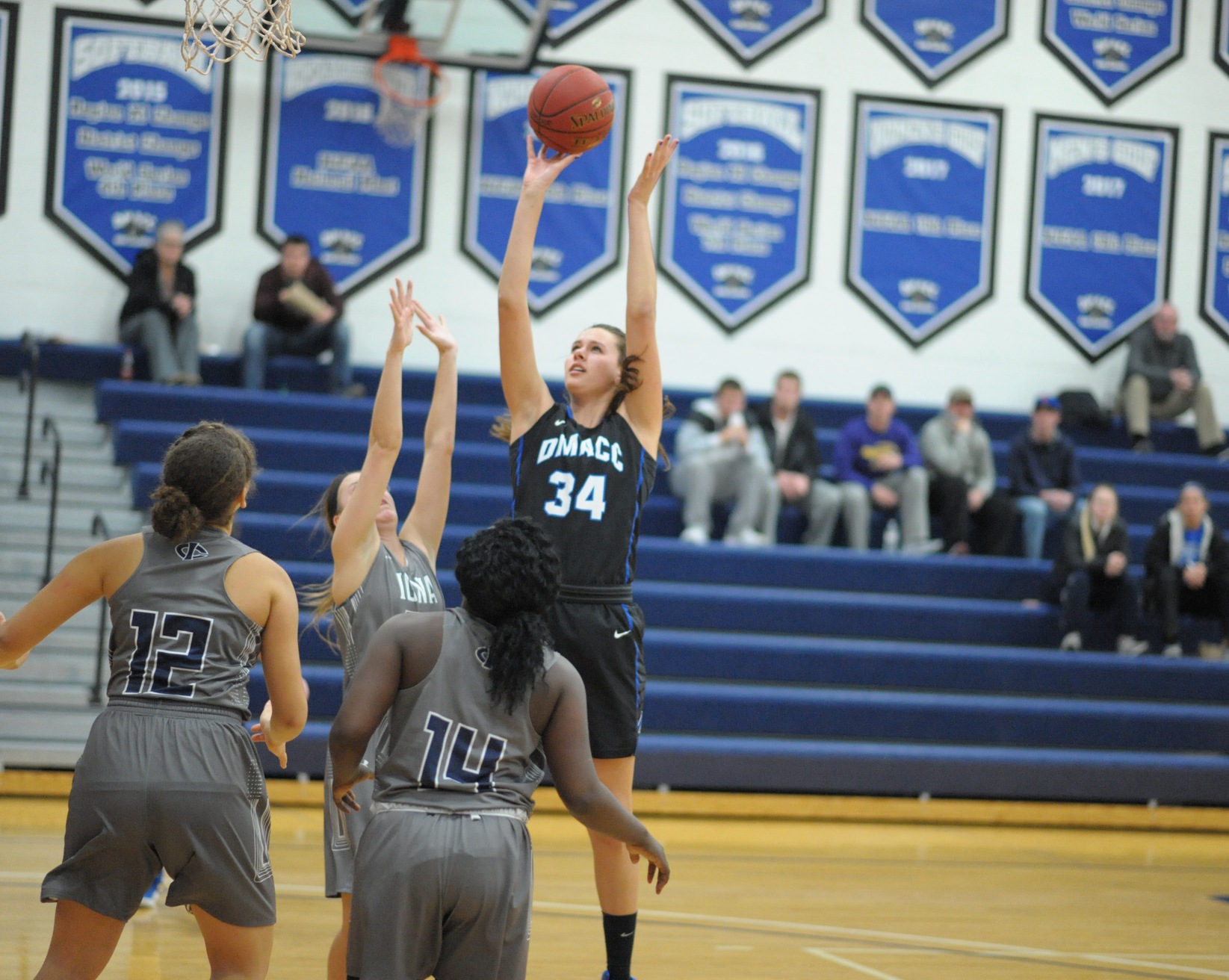 Ellie Horn going up for layup.