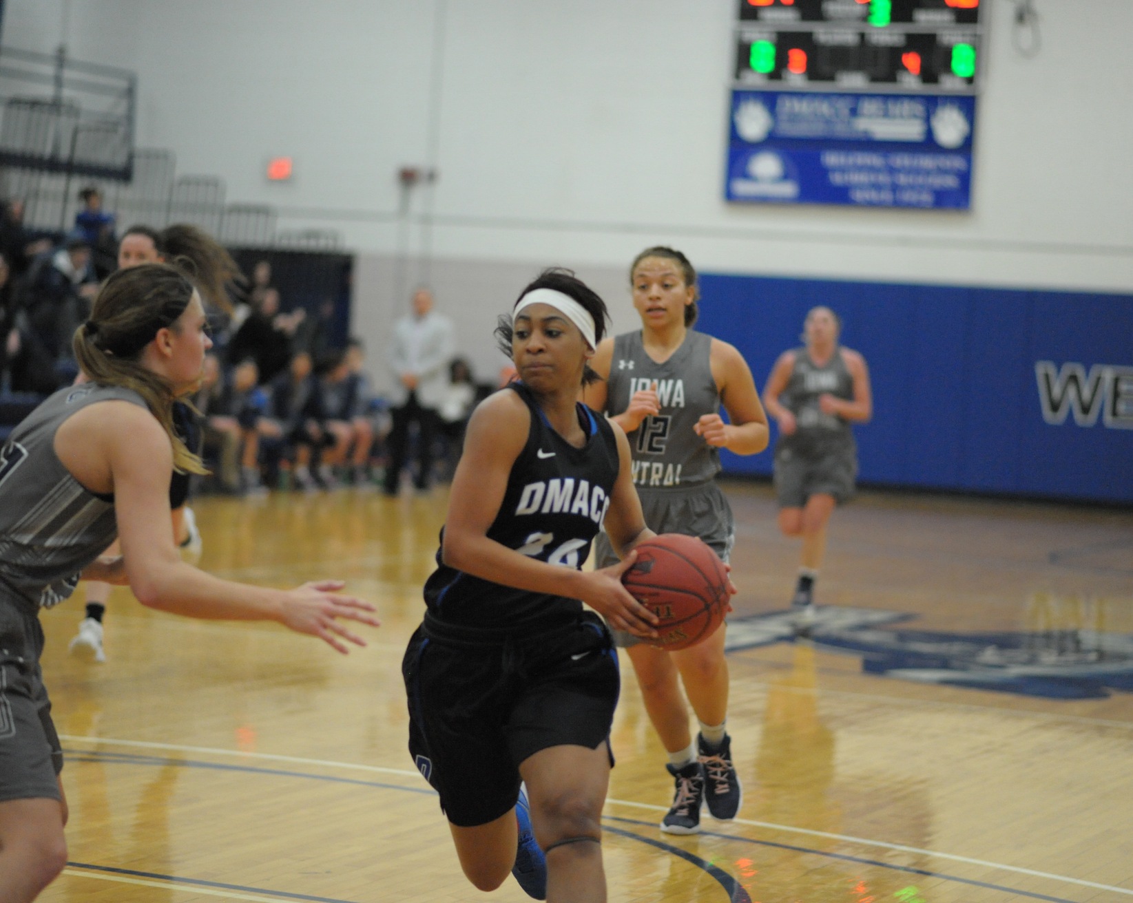 DMACC Women's Basketball Team Downed by ICCC, 59-54