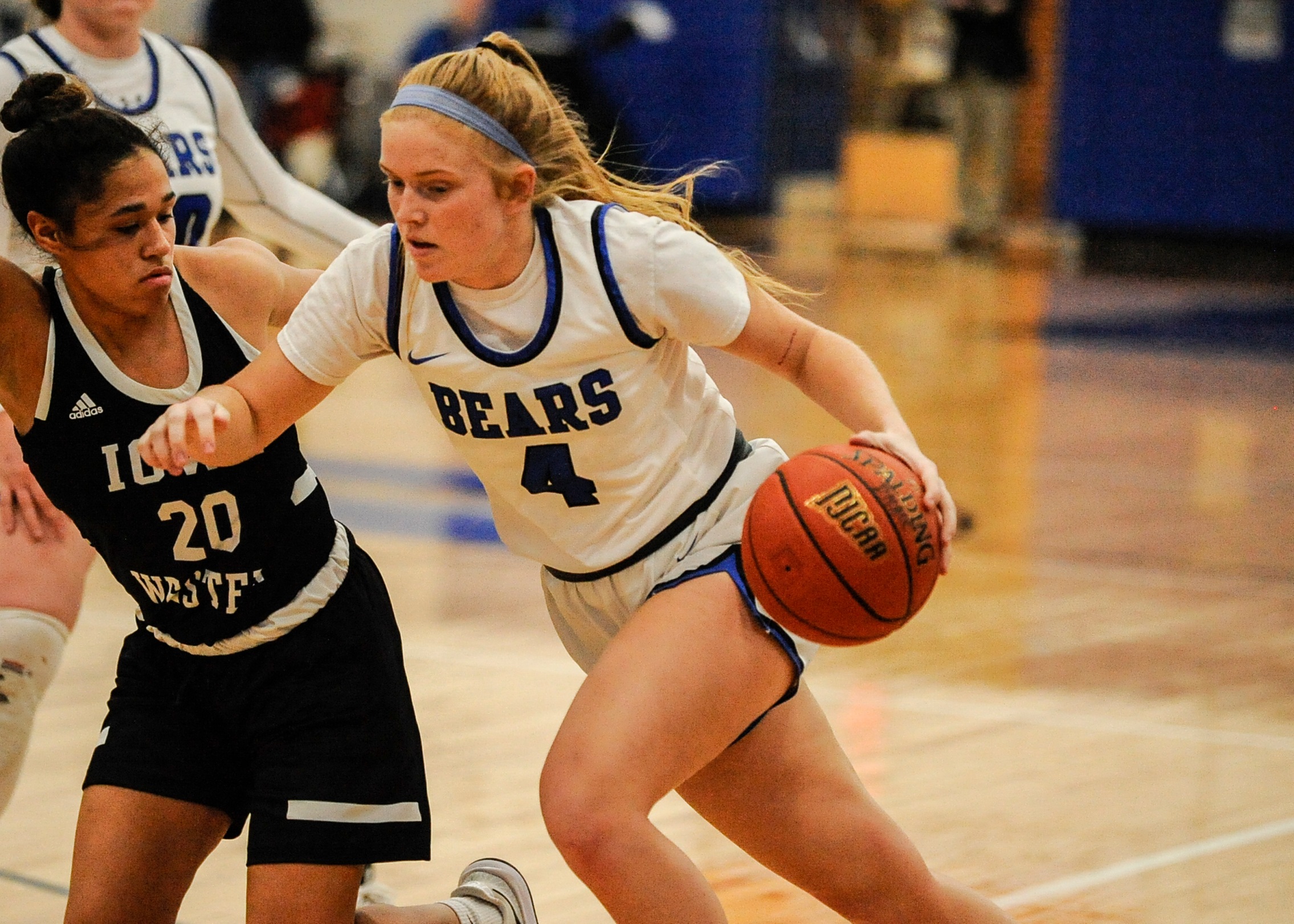 DMACC women's basketball team splits two games in Bank of Valley Classic