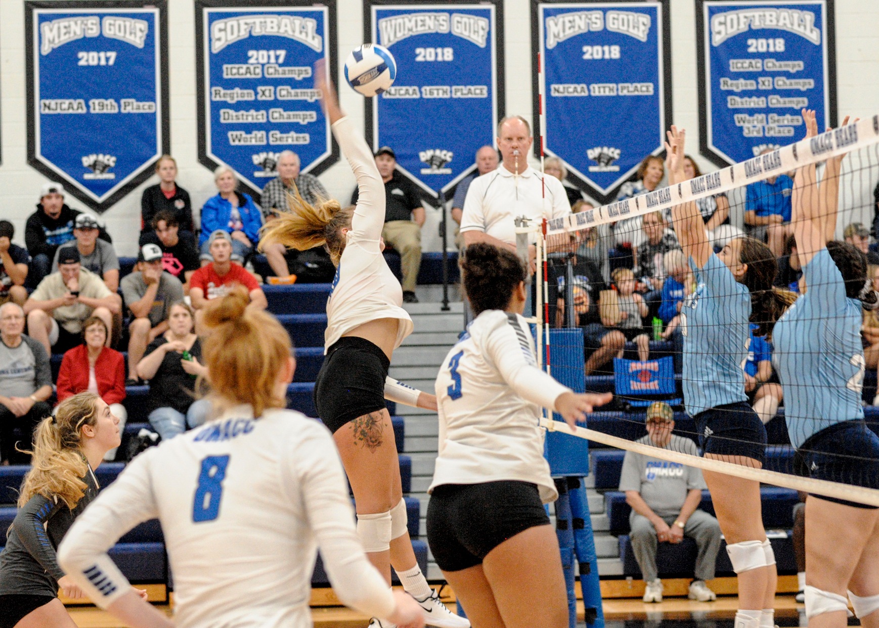 DMACC volleyball team splits four matches in KCKCC tournament