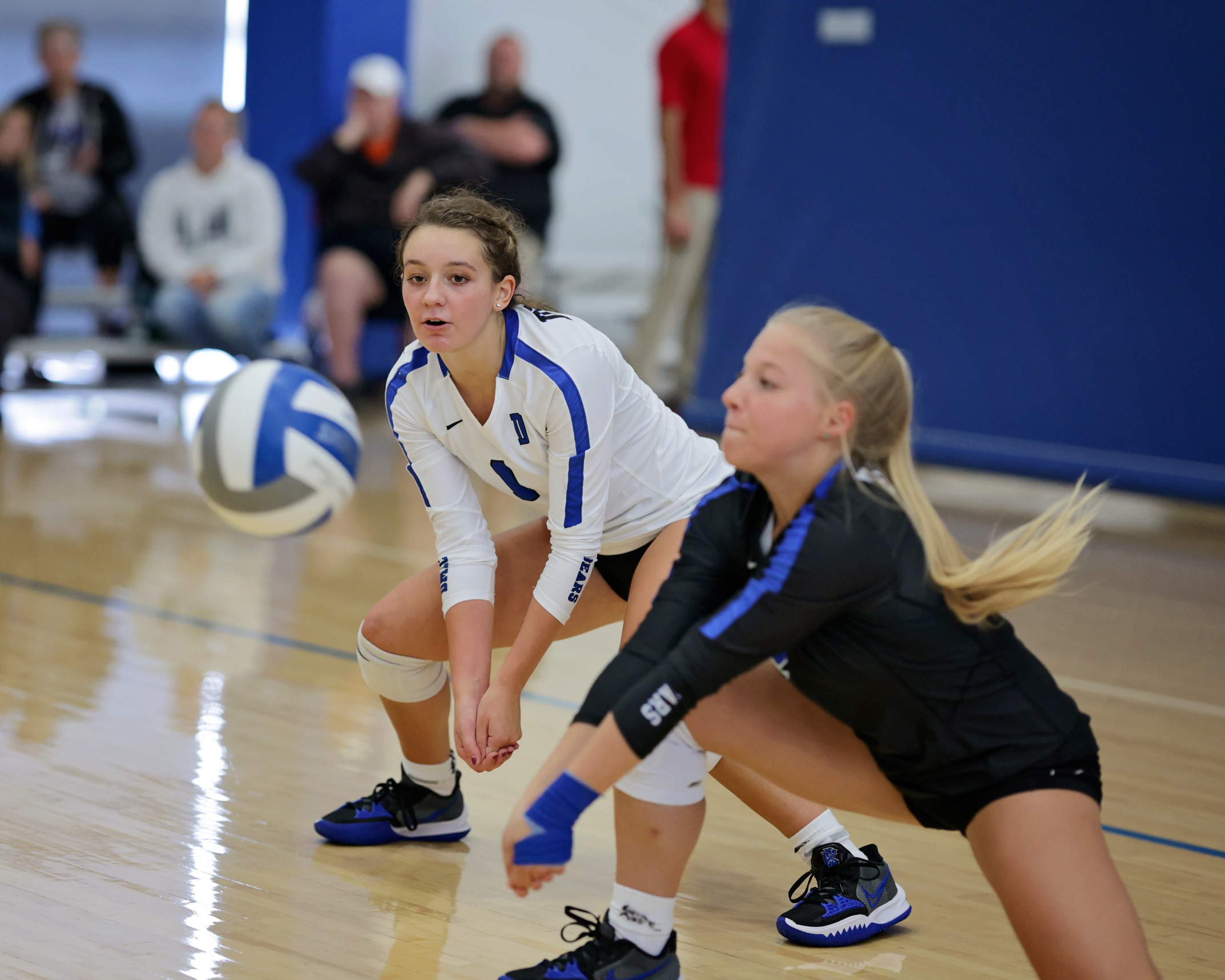 DMACC volleyball team sweeps two matches in Southeastern Classic