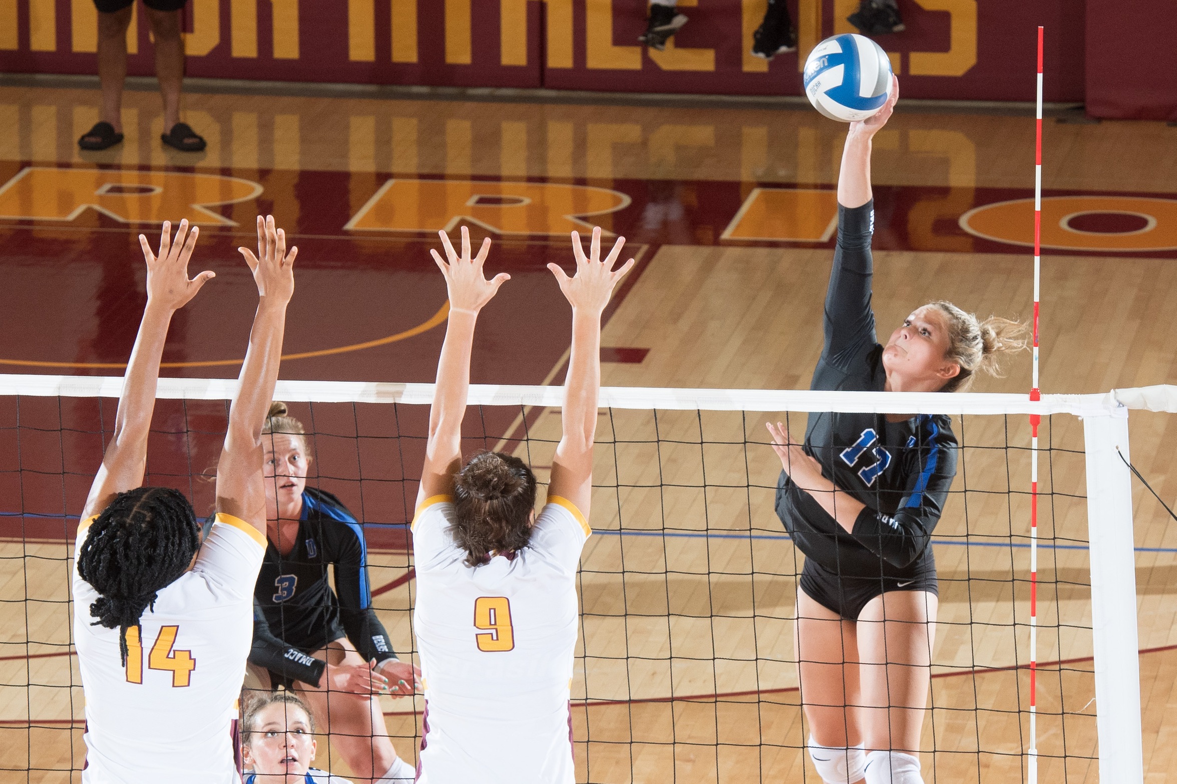 DMACC volleyball team falls to IHCC, defeats SWCC