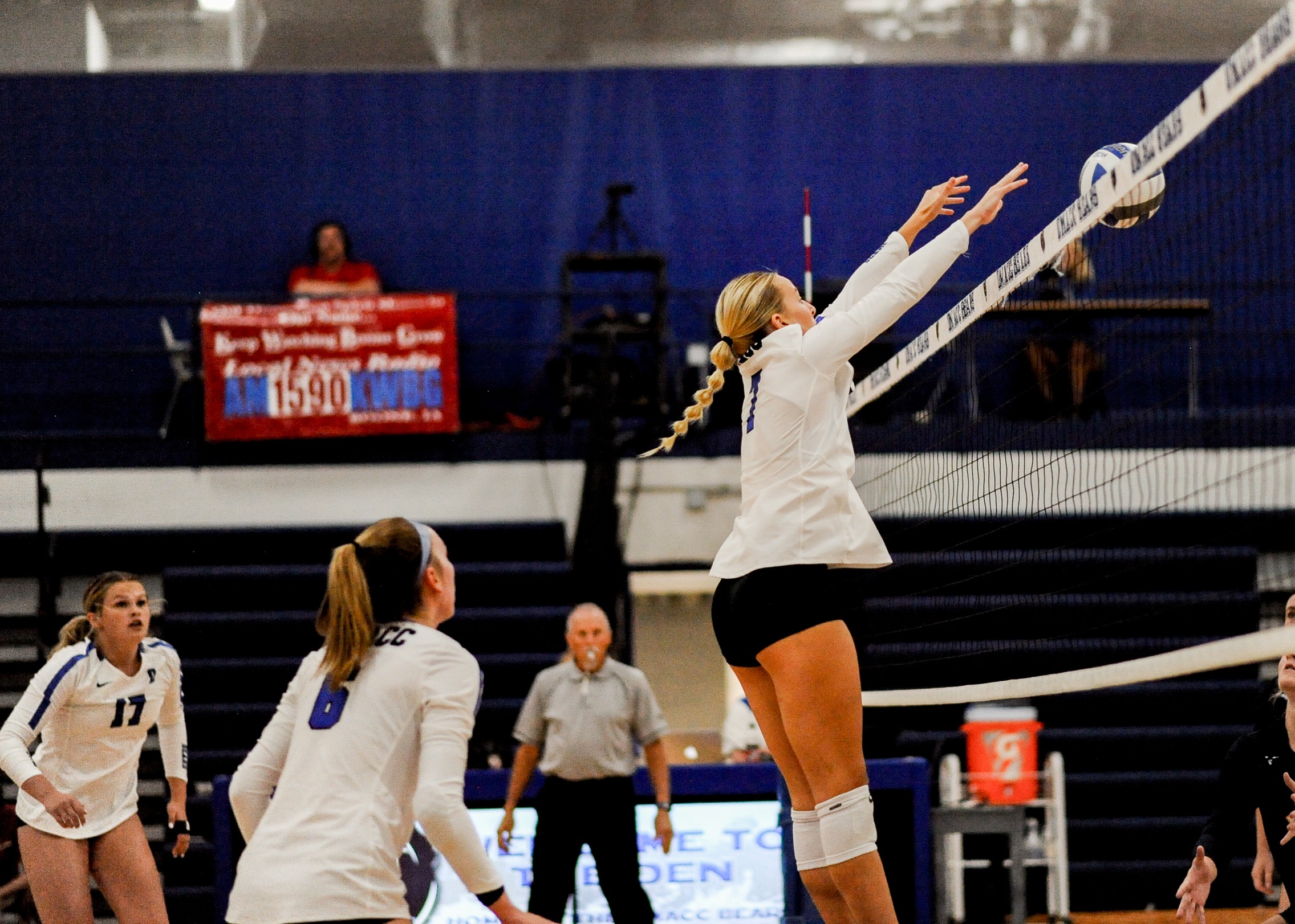 DMACC volleyball team goes 3-1 in Cowley Invitational