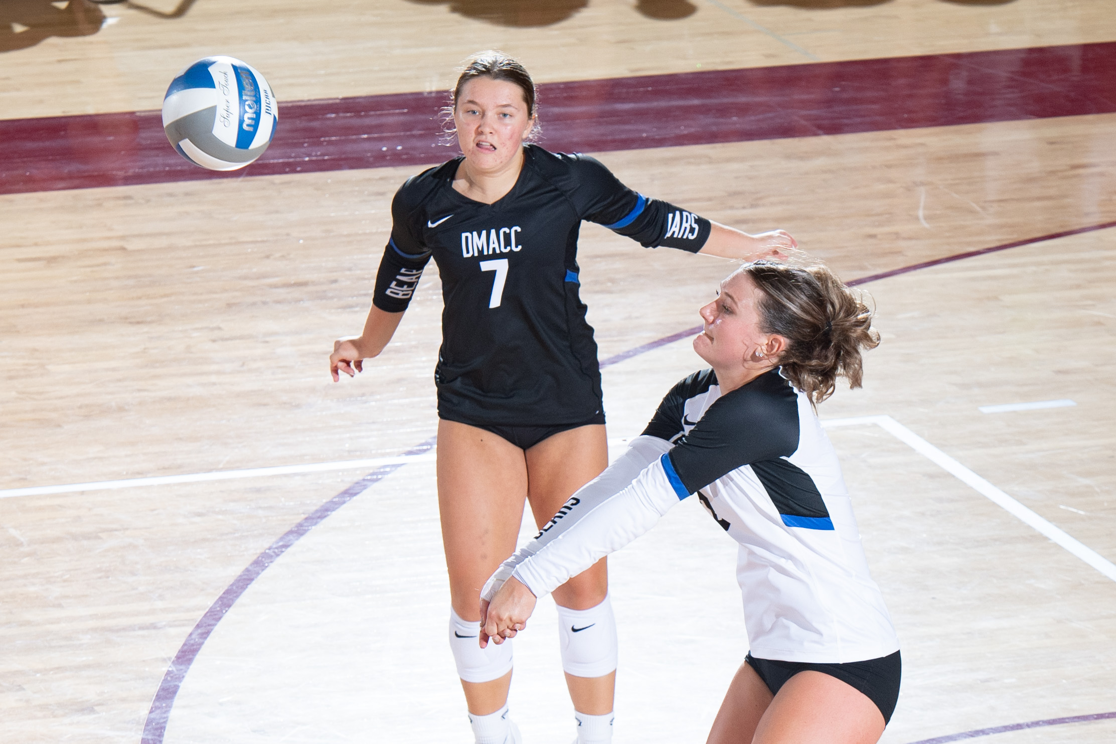 DMACC volleyball team drops 3-0 decision to Indian Hills CC