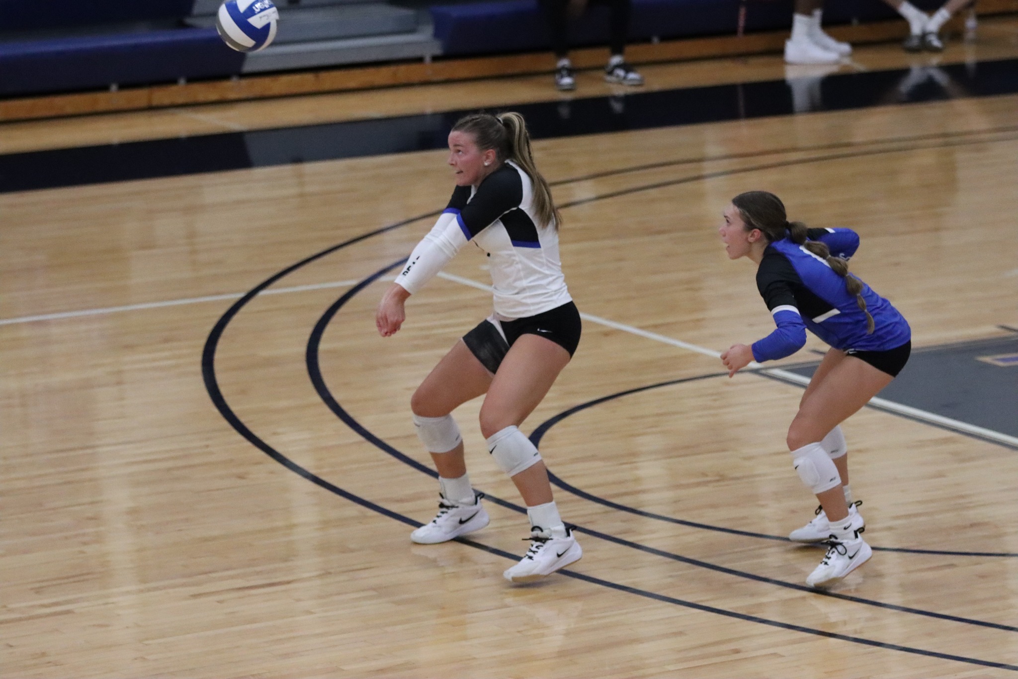 Clarke, Brenizer lead DMACC volleyball team past SECC, 3-1